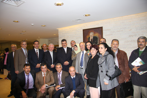- معالي المهندس خالد القواسمي، وزير الحكم المحلي في السلطة الوطنية الفلسطينية والوفد المرافق له و الاستاذ مصطفى ناصر الدين، المدير التنفيذي للشؤون الدولية في مجموعة طلال أبوغزاله والأستاذ طارق حماد المدير التنفيذي لتاج للمعرفة